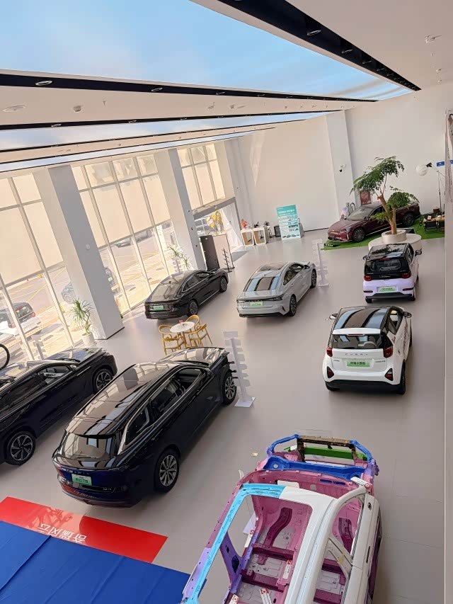 新车展示区
