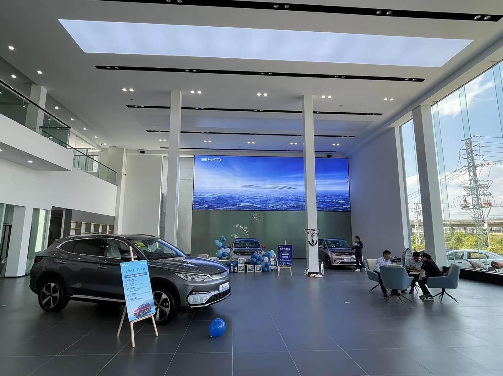 新车展示区