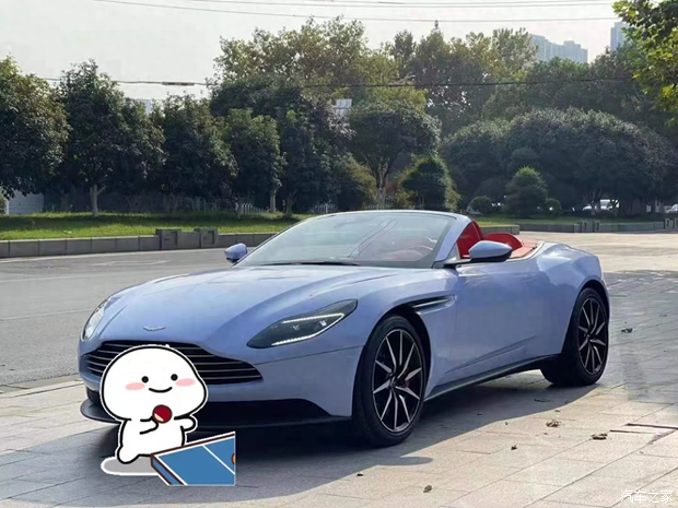 优雅的英伦绅士阿斯顿马丁db11敞篷