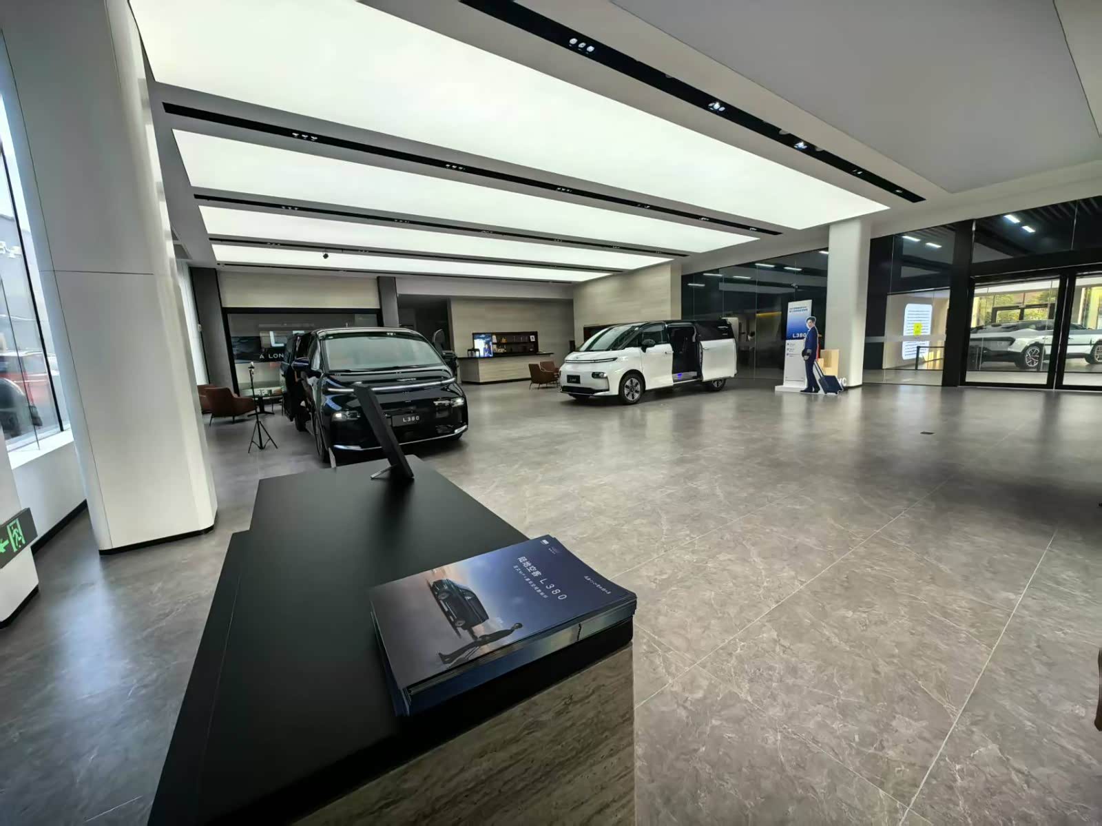 新车展示区