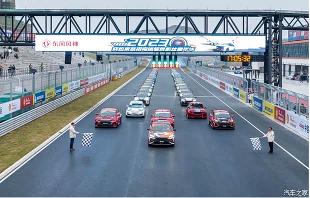 >沈阳>辽宁风神>新闻资讯>从ctcc到cec赛道,东风风神奕炫赛车勇夺"四