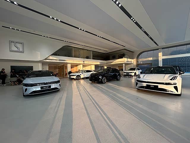 新车展示区