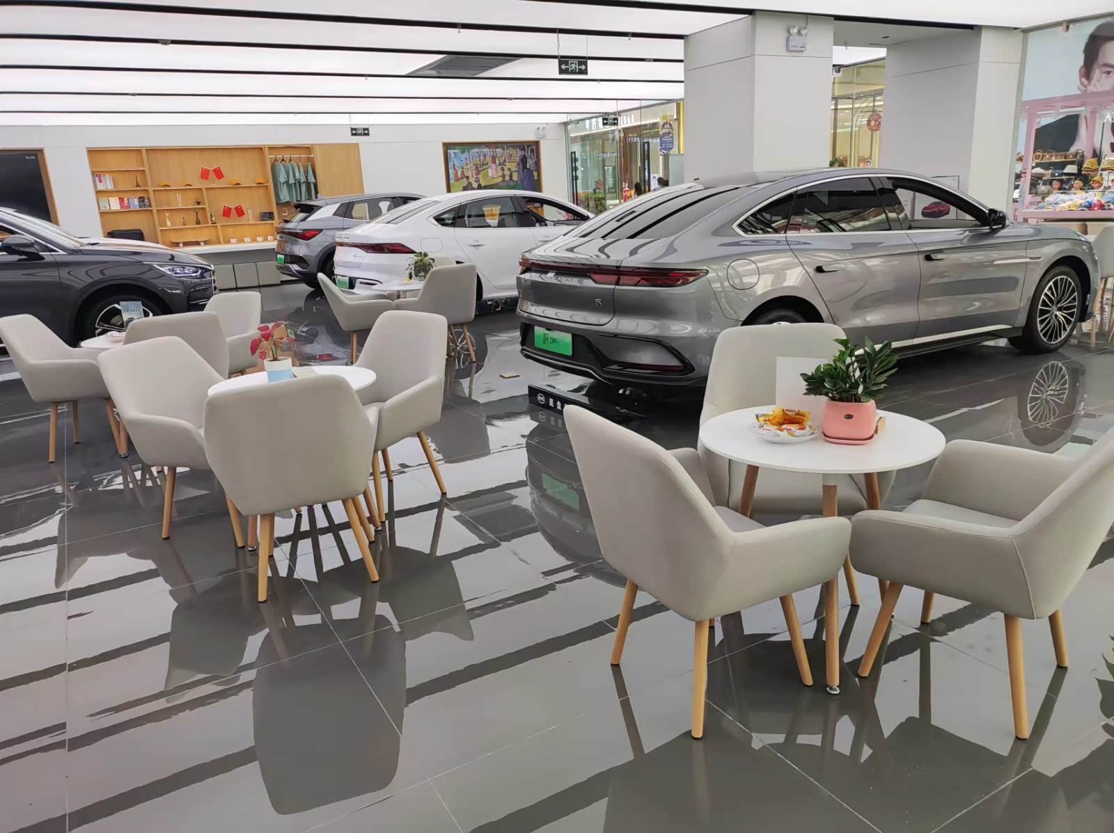 新车展示区