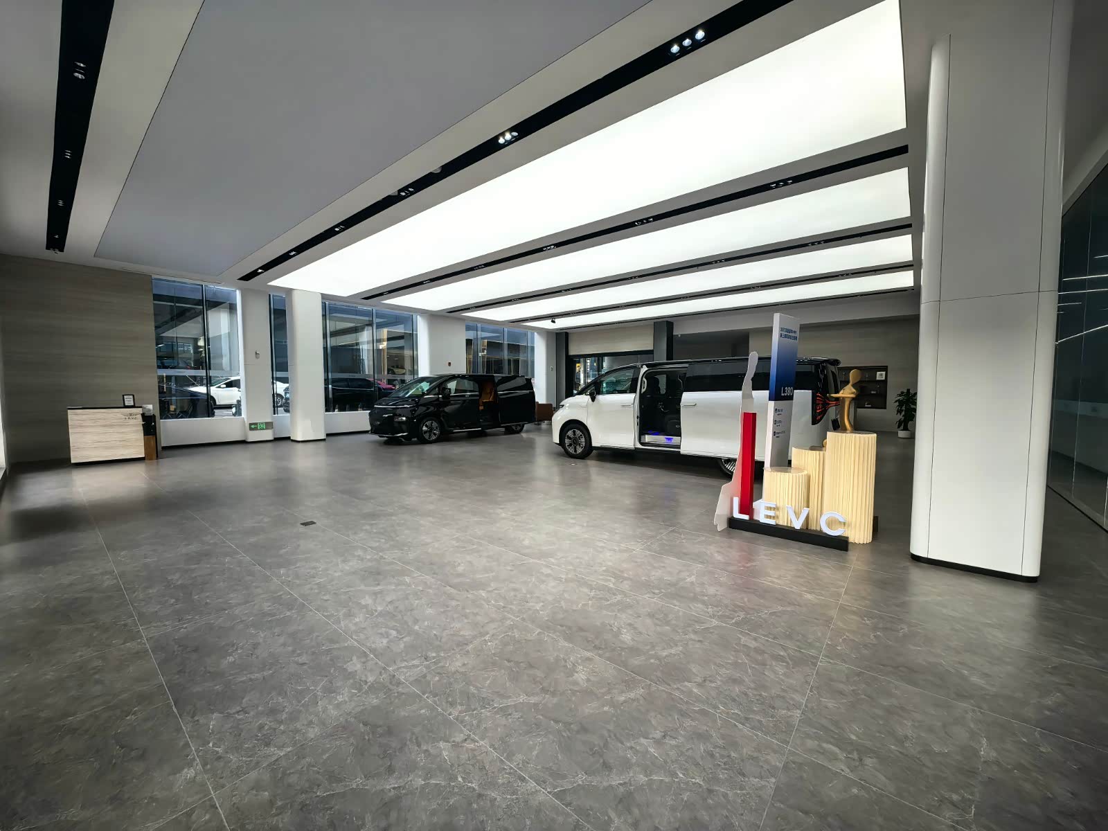 新车展示区