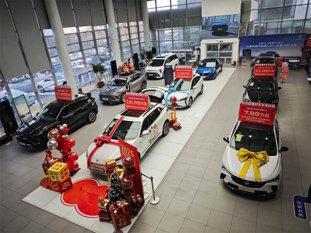 新车展示区
