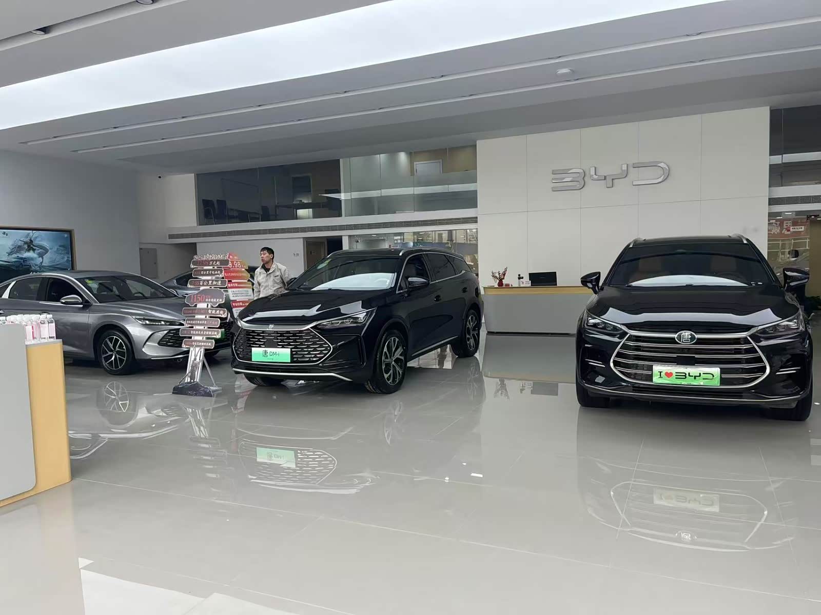 新车展示区