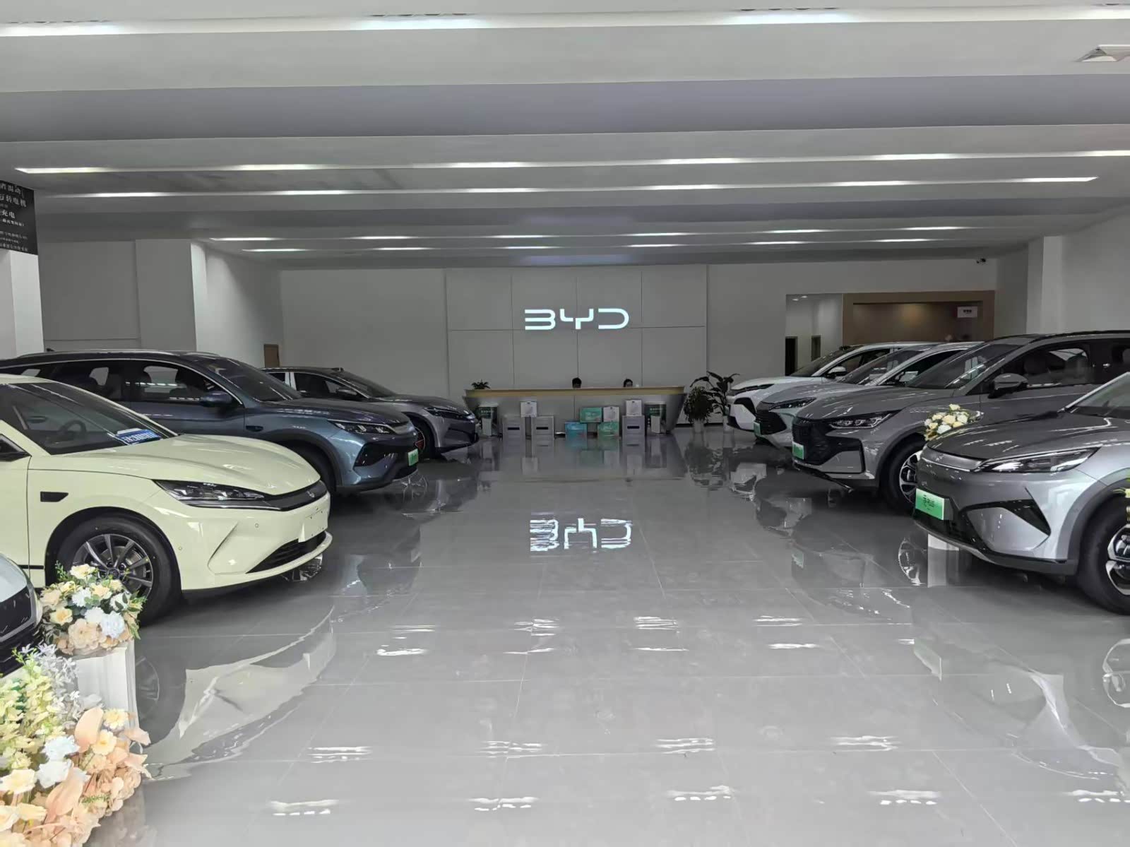 新车展示区