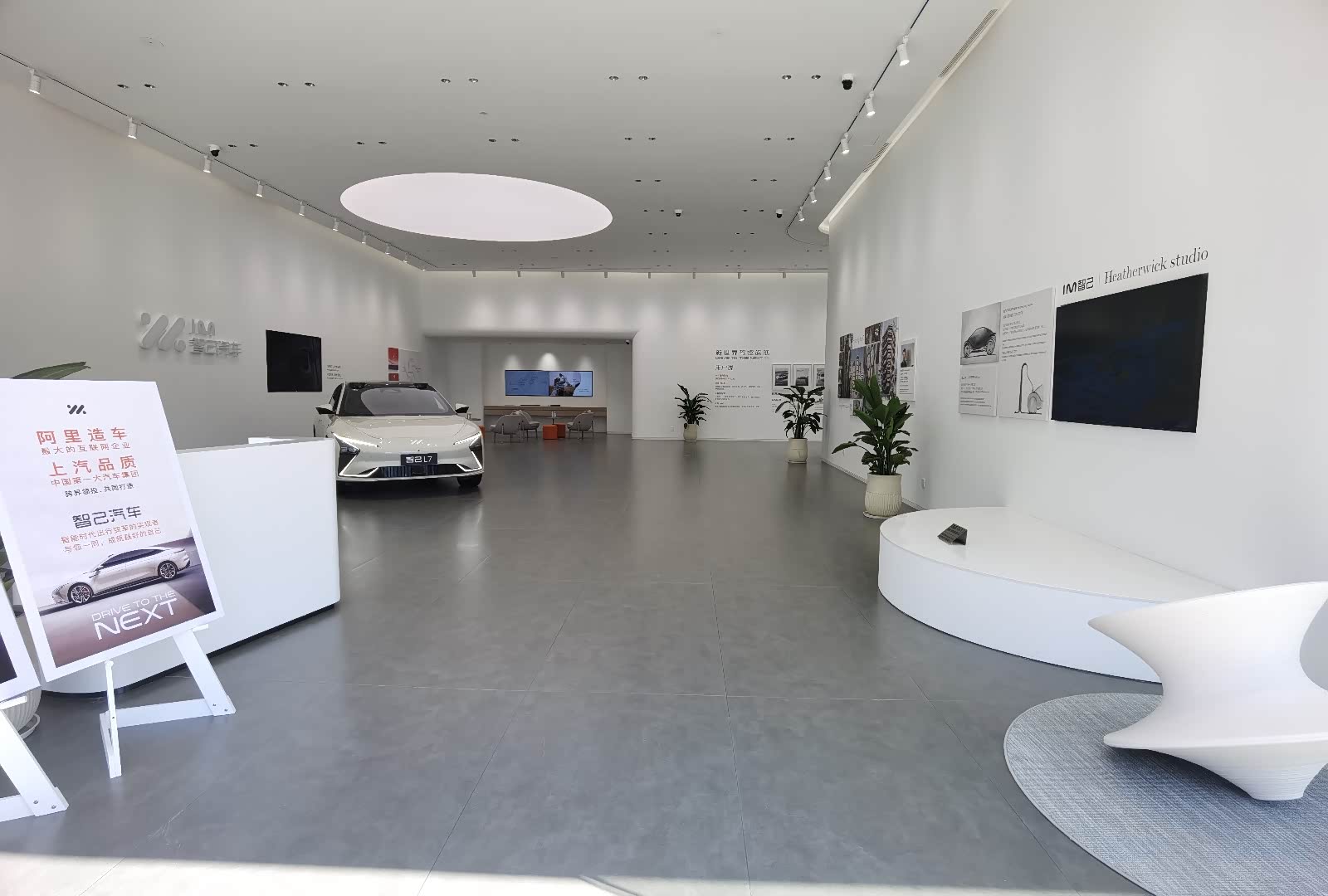 新车展示区