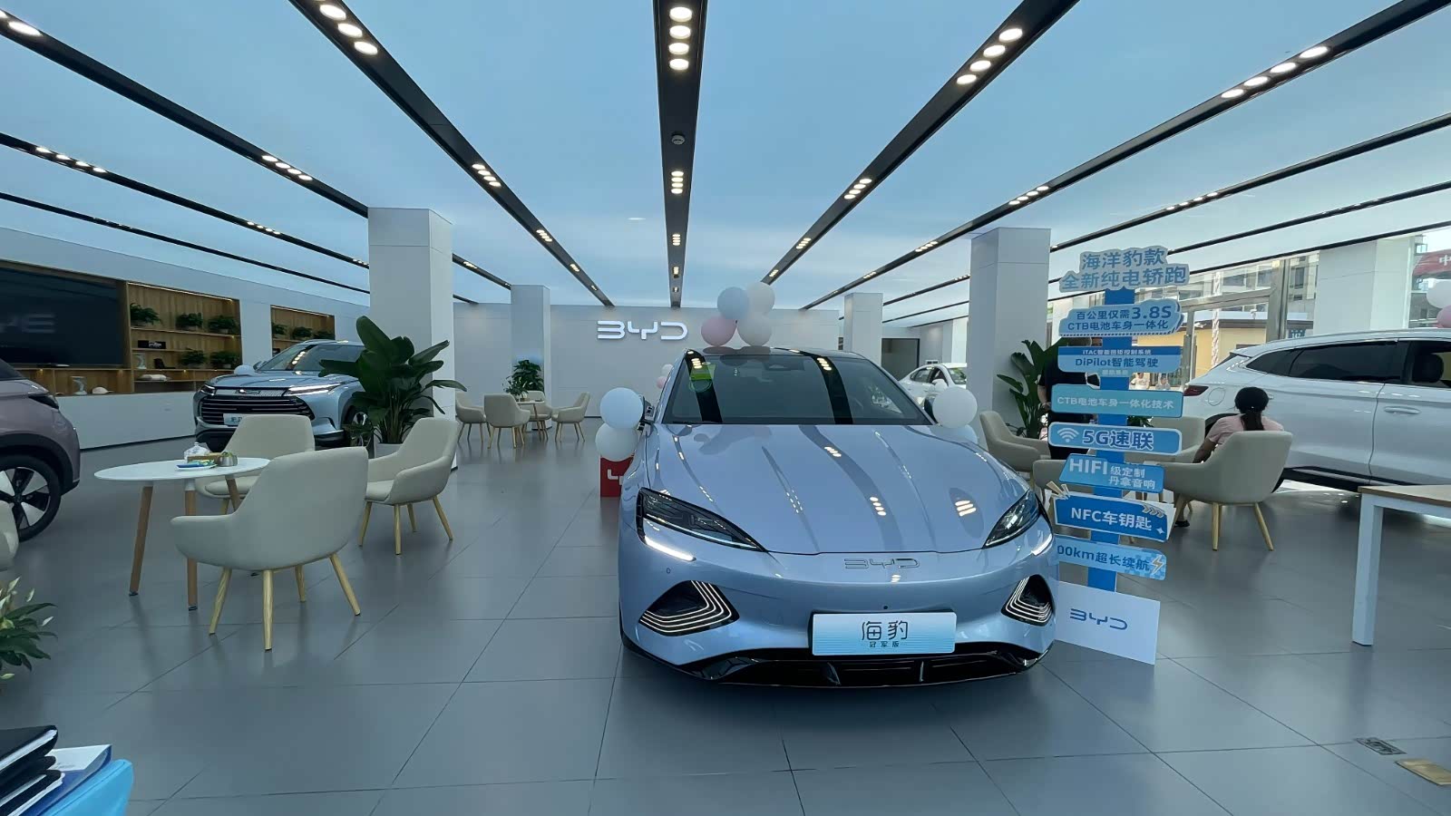 新车展示区