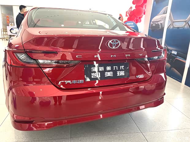 喜大普奔第九代丰田凯美瑞已经到店
