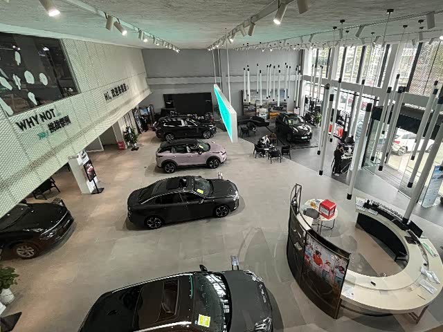新车展示区