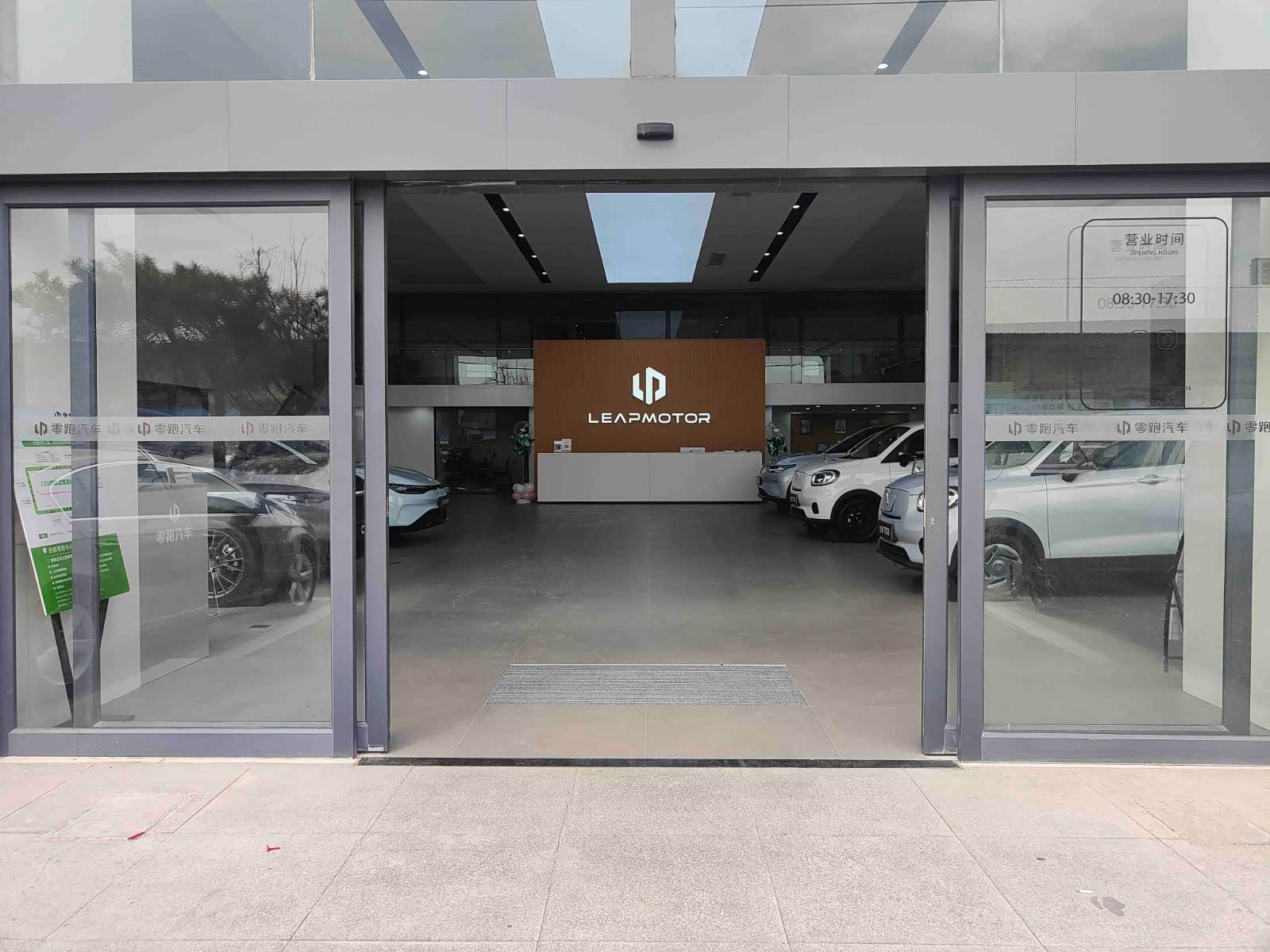 新车展示区