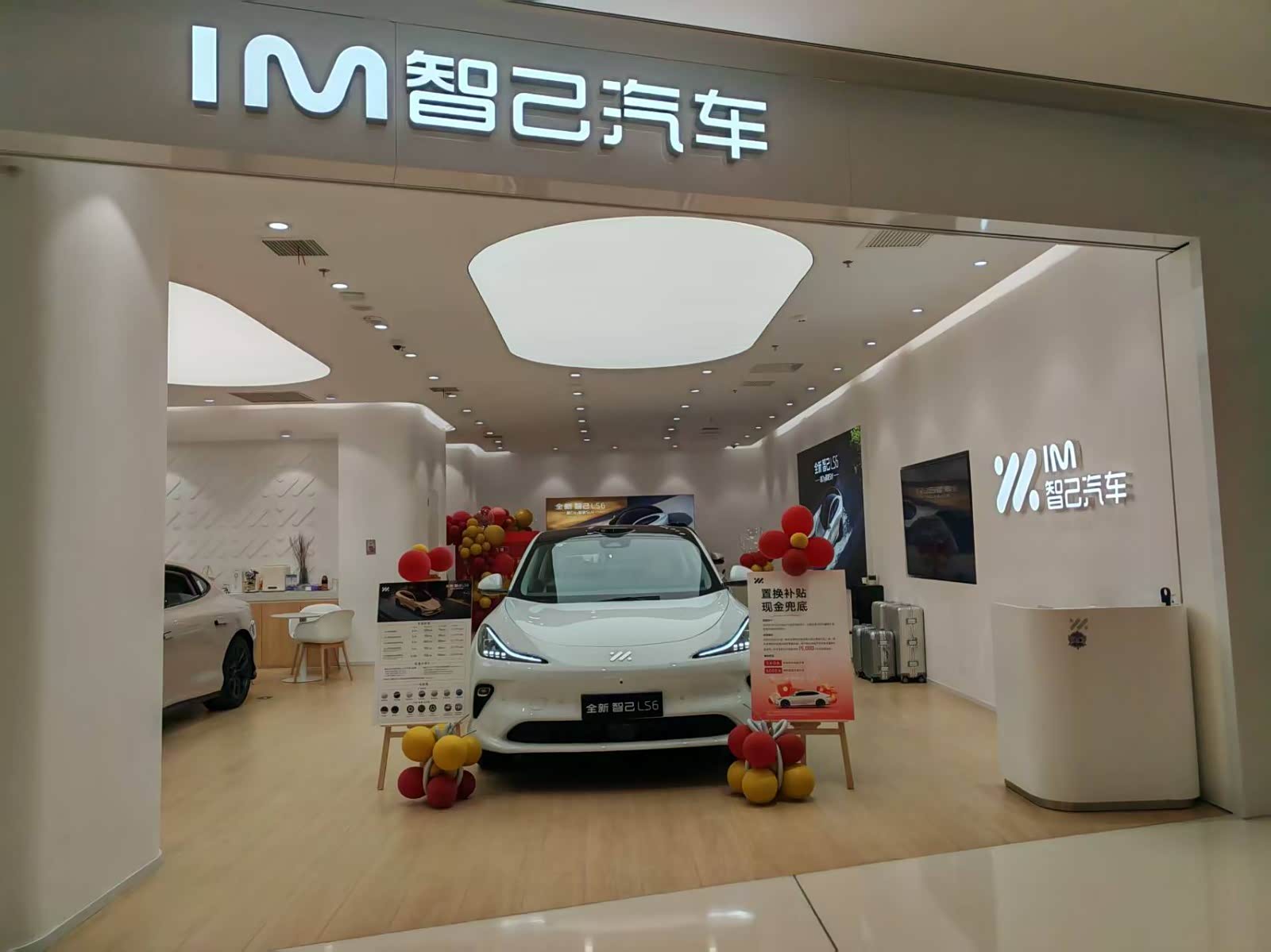 新车展示区