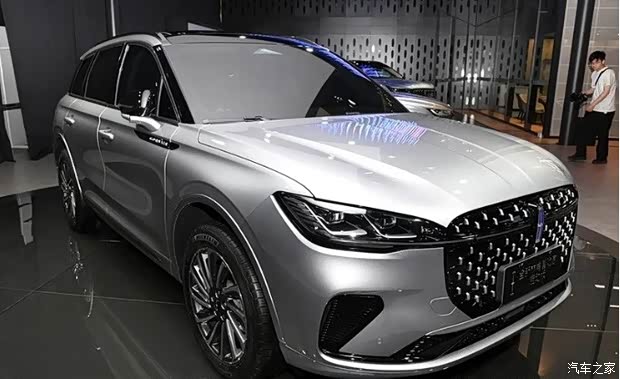 售25.38-27.38万元 林肯冒险家混动版和2024款燃油版上市