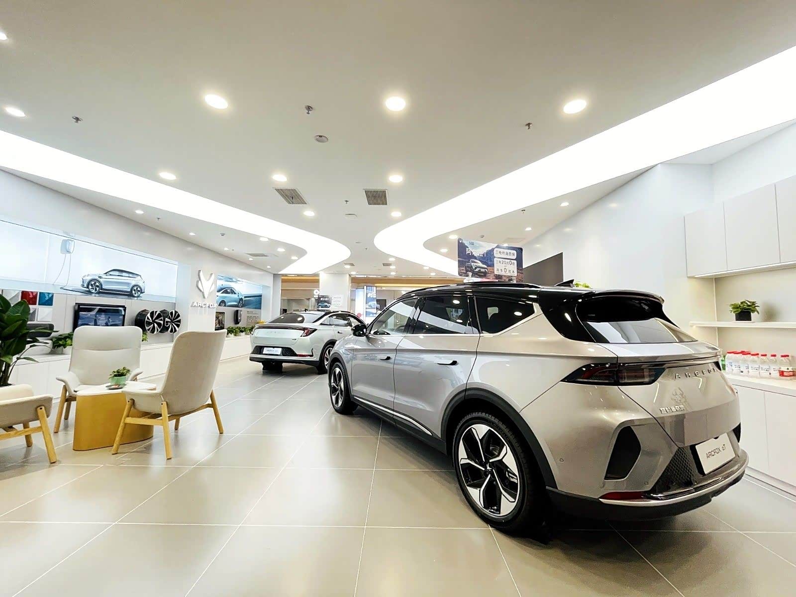 新车展示区
