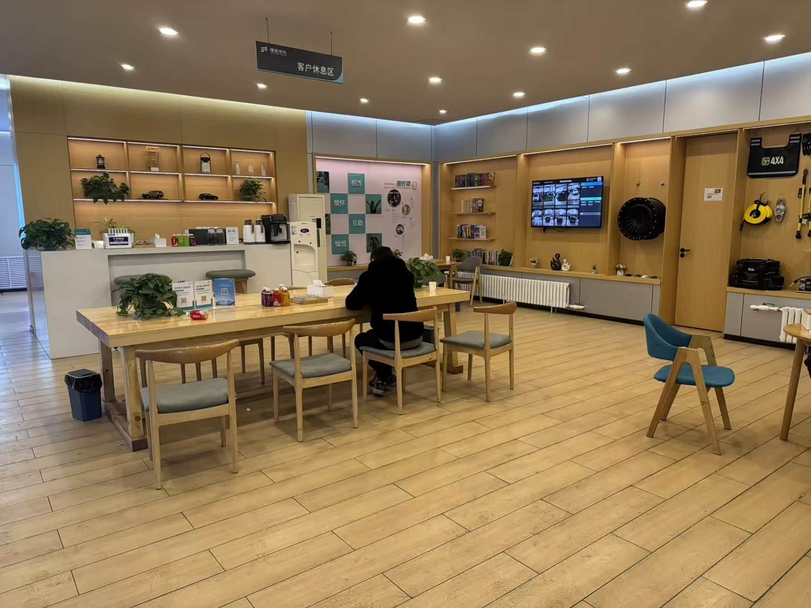 新车展示区