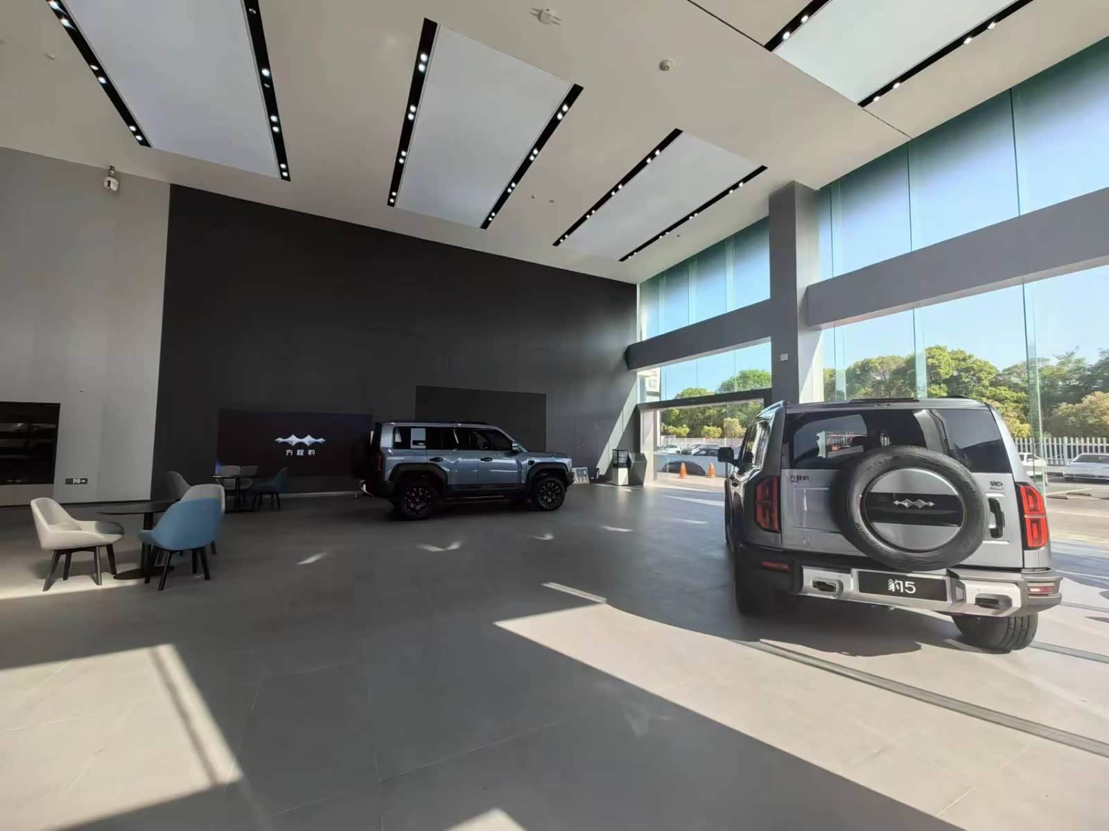 新车展示区