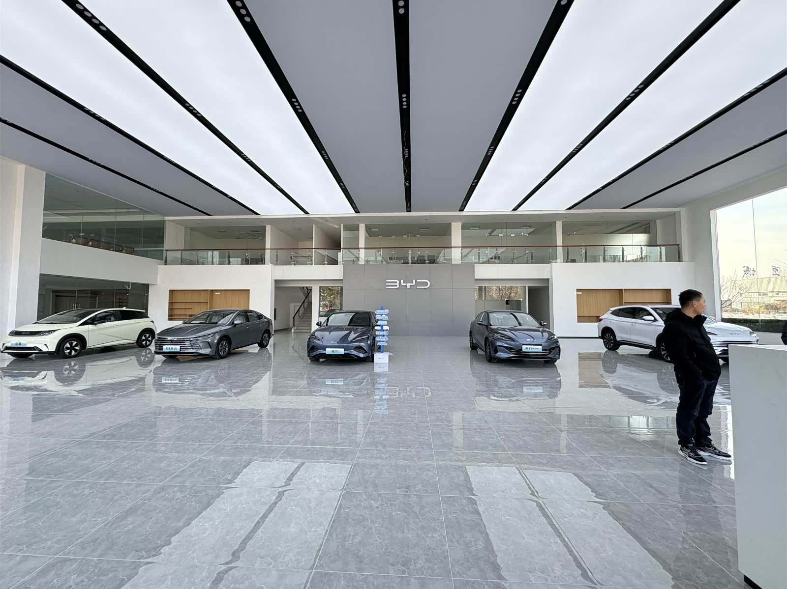 新车展示区