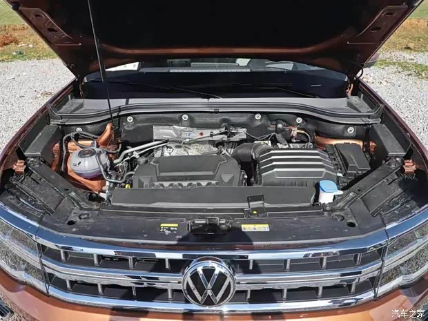动力方面,上汽大众途昂提供了三种不同的动力选择,其中330tsl和380tsi