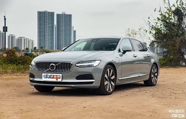 优雅的大力士试驾2024款沃尔沃s90t8