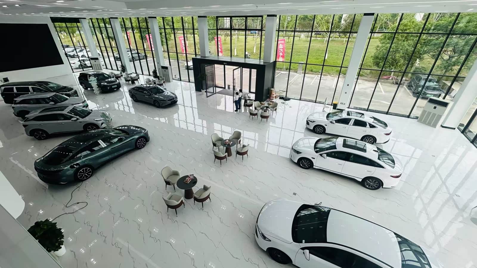 新车展示区