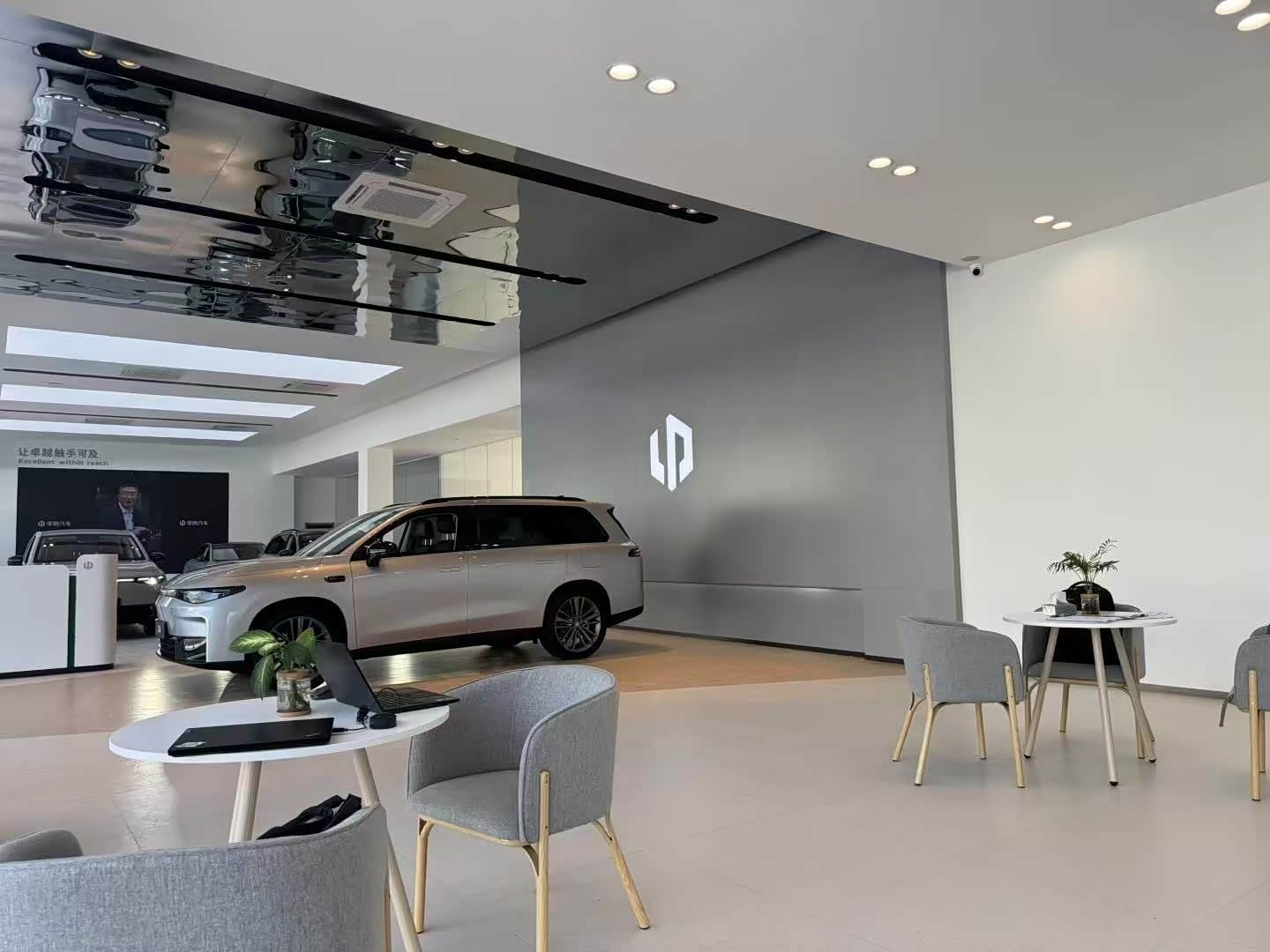 新车展示区