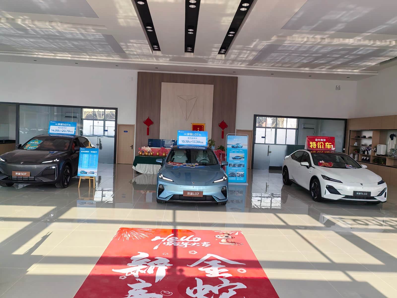 新车展示区