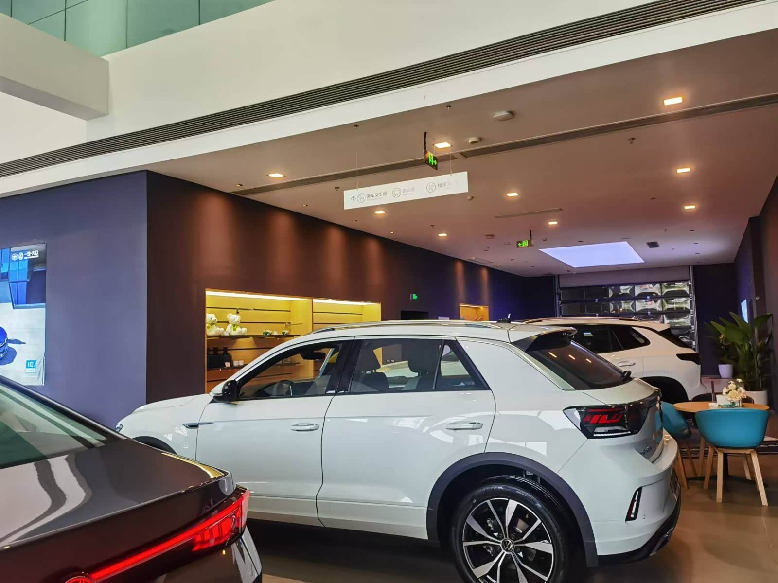 新车展示区