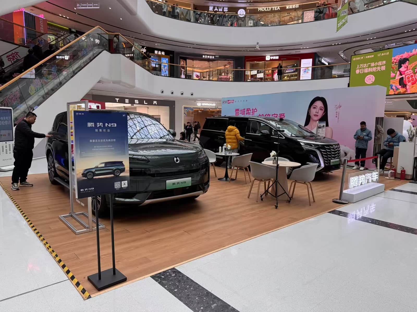新车展示区