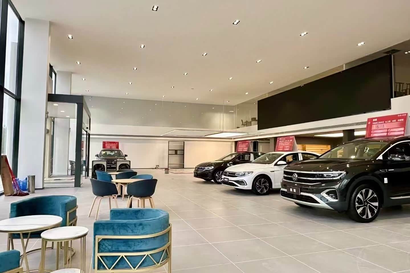 新车展示区