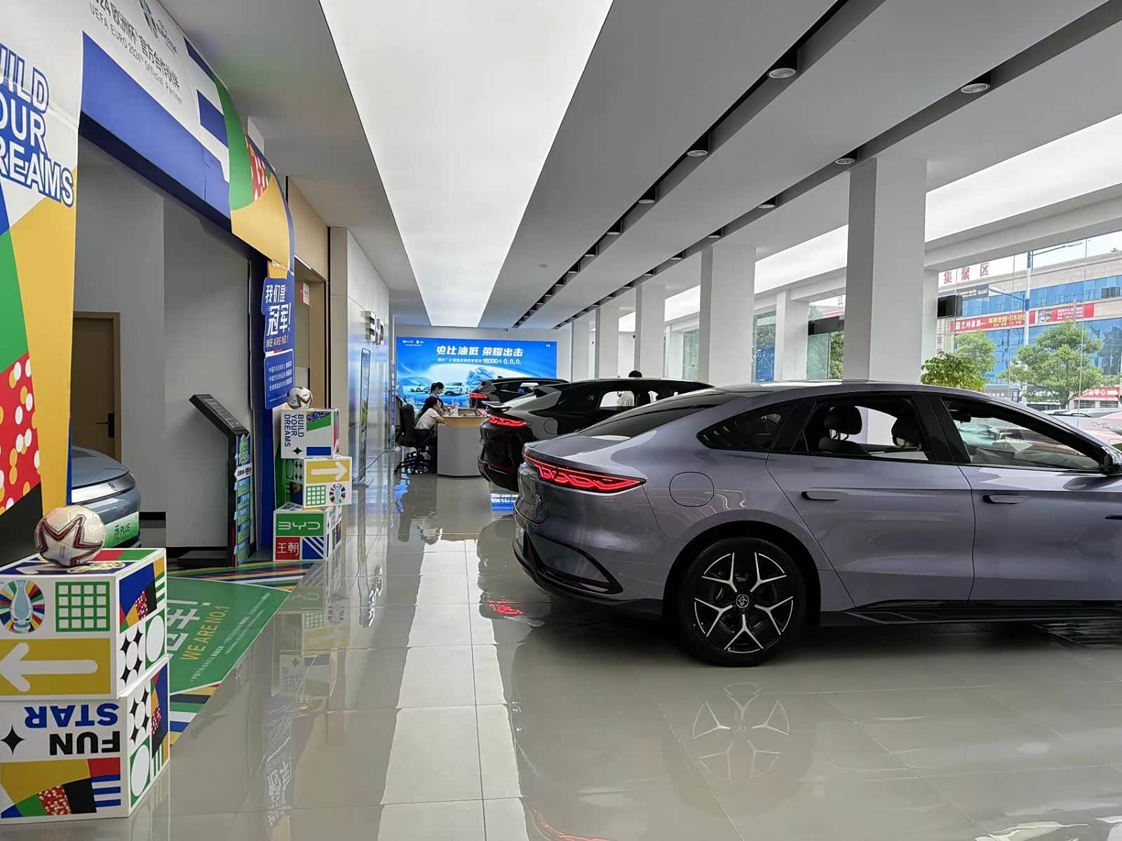 新车展示区
