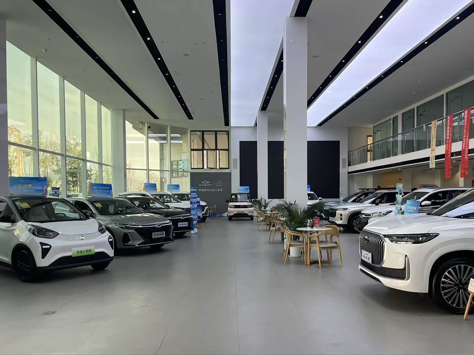 新车展示区