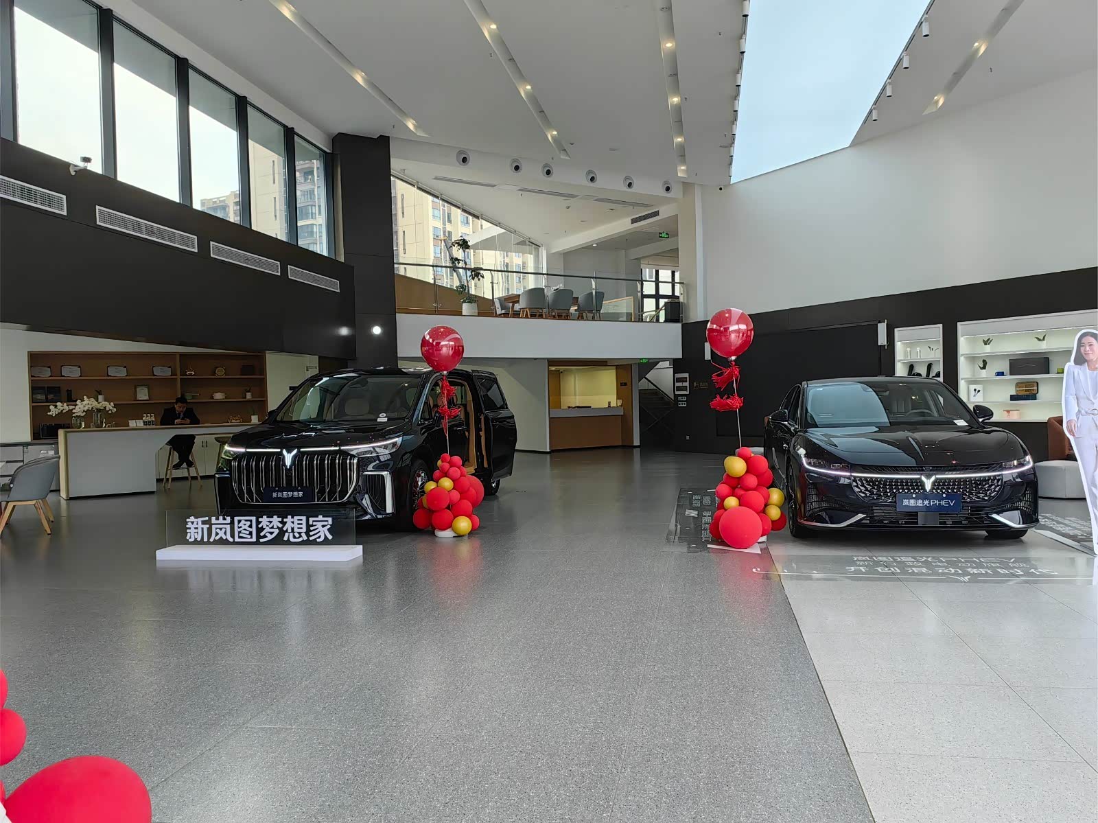新车展示区