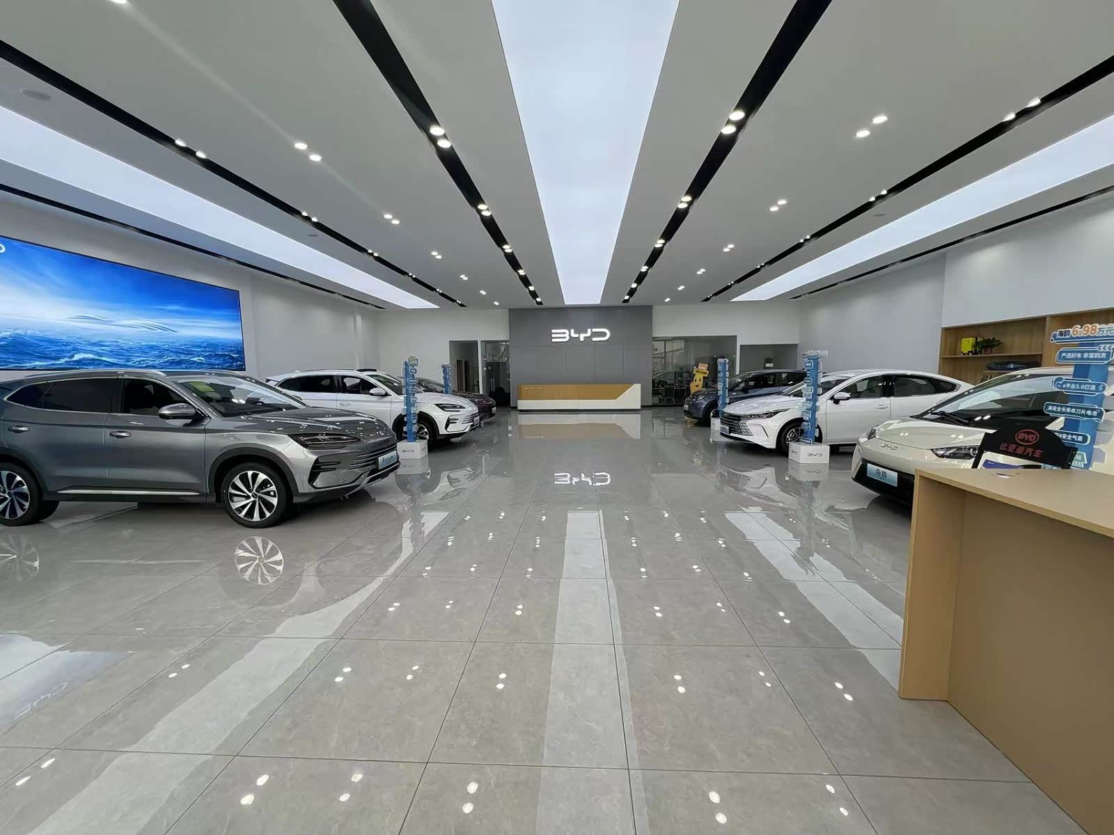 新车展示区