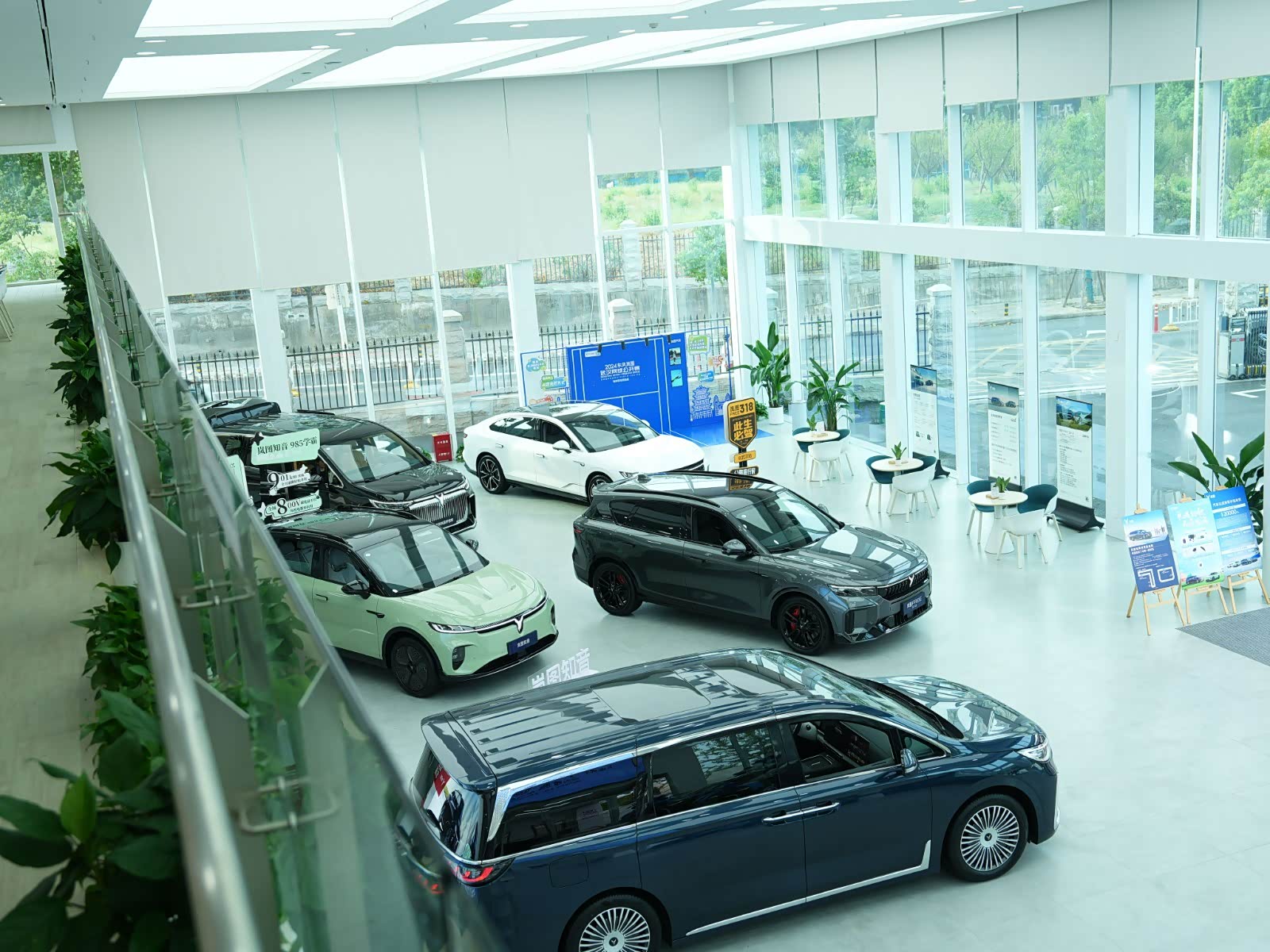 新车展示区