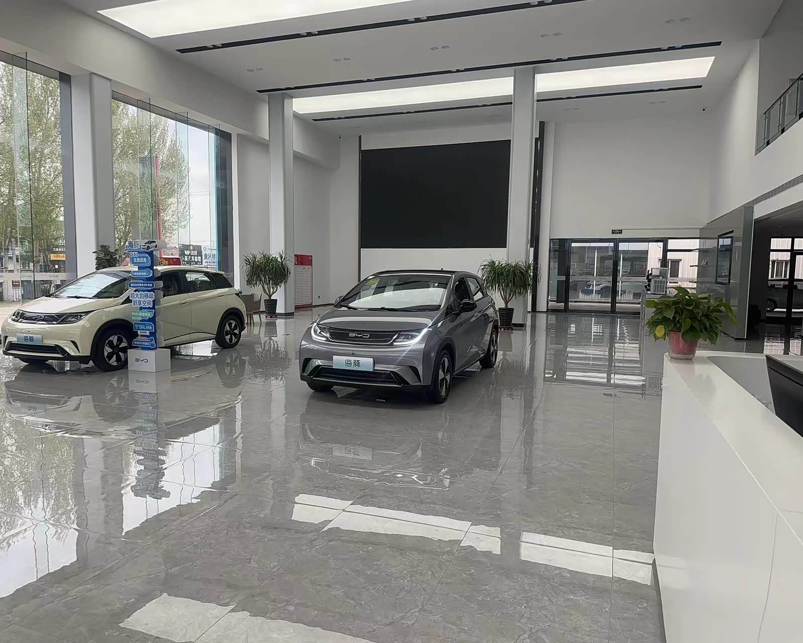 新车展示区