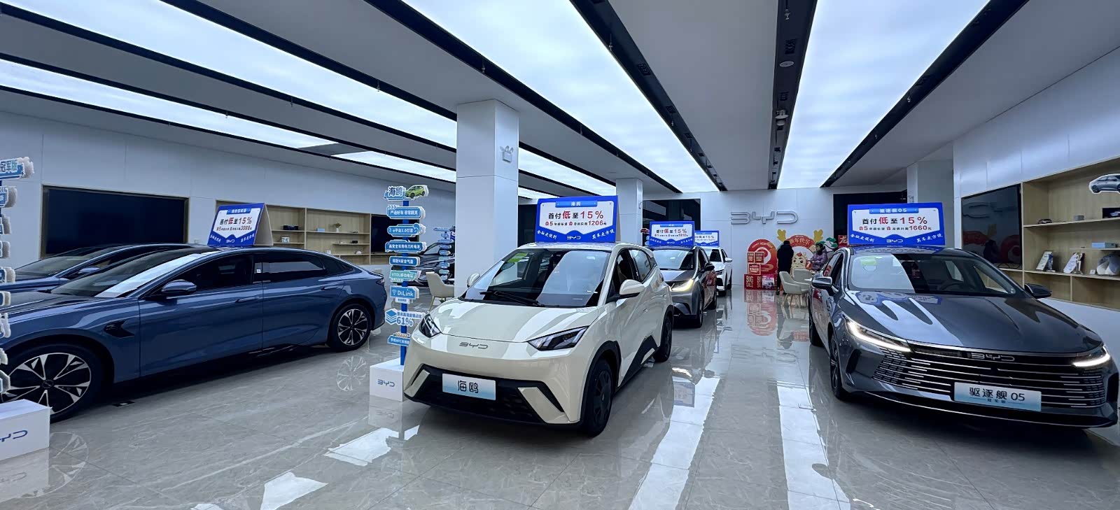 新车展示区
