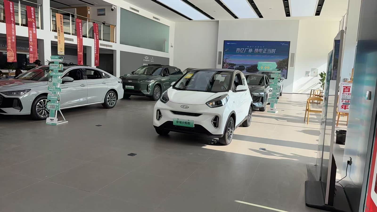 新车展示区