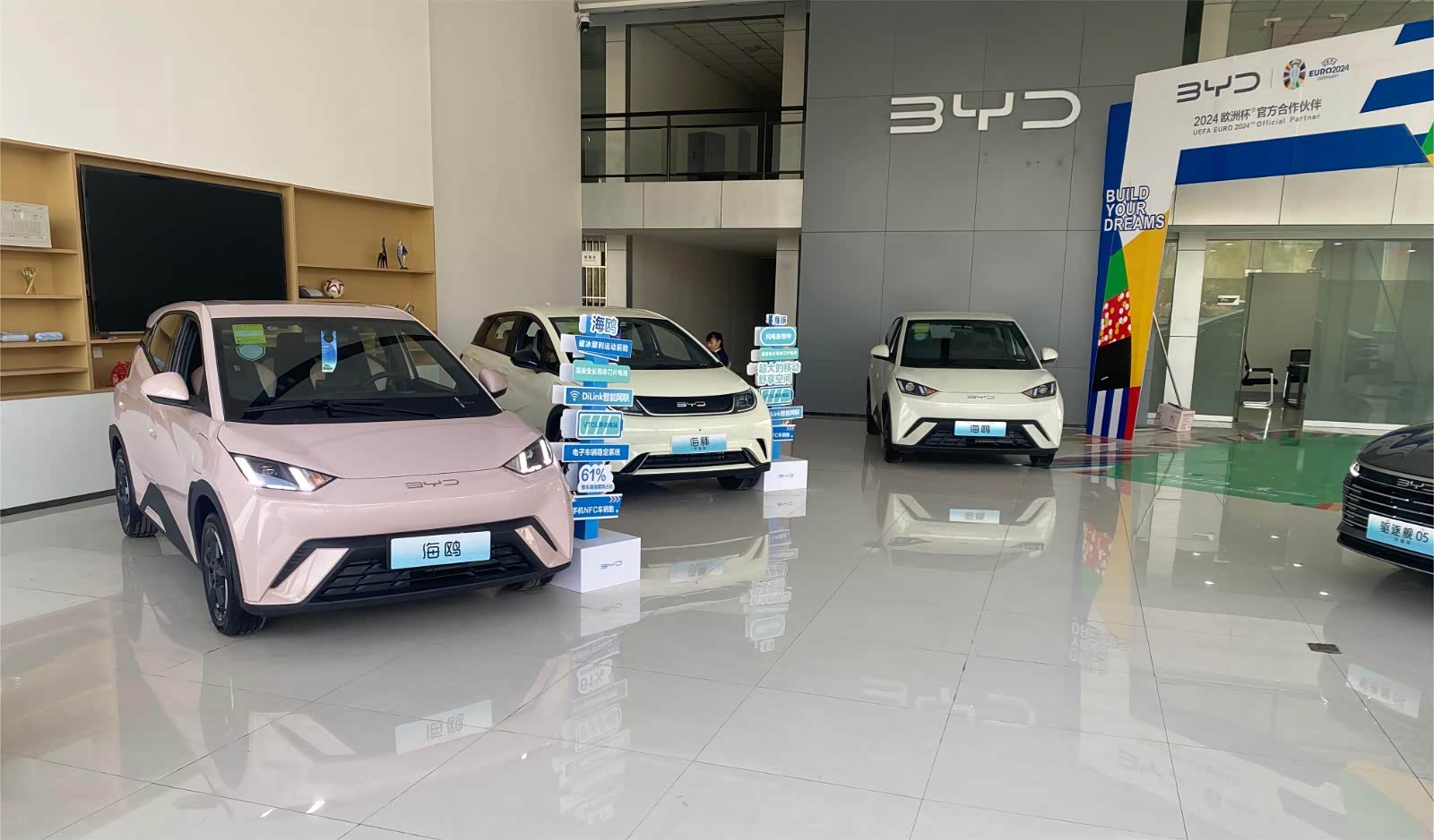 新车展示区