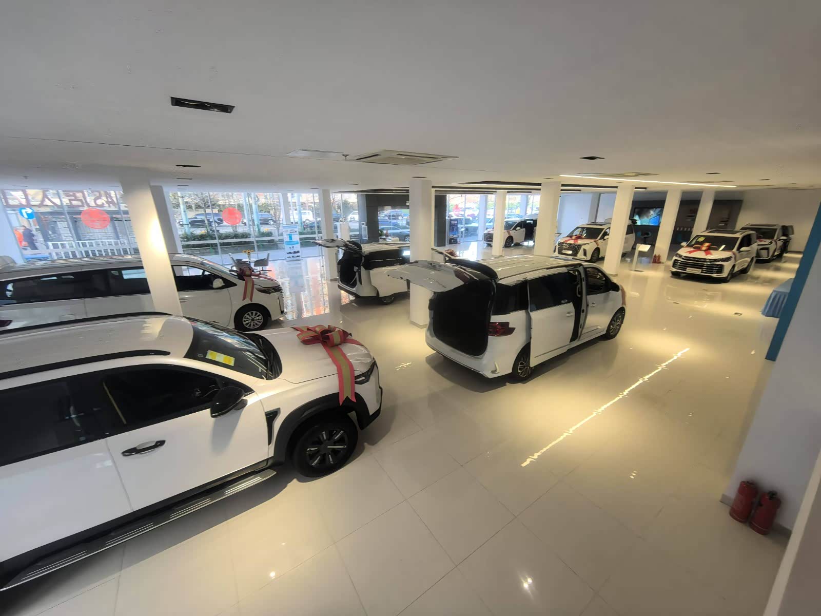 新车展示区