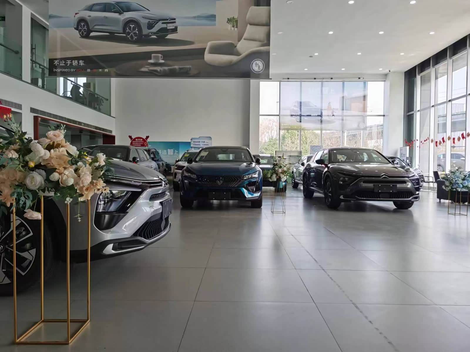 新车展示区