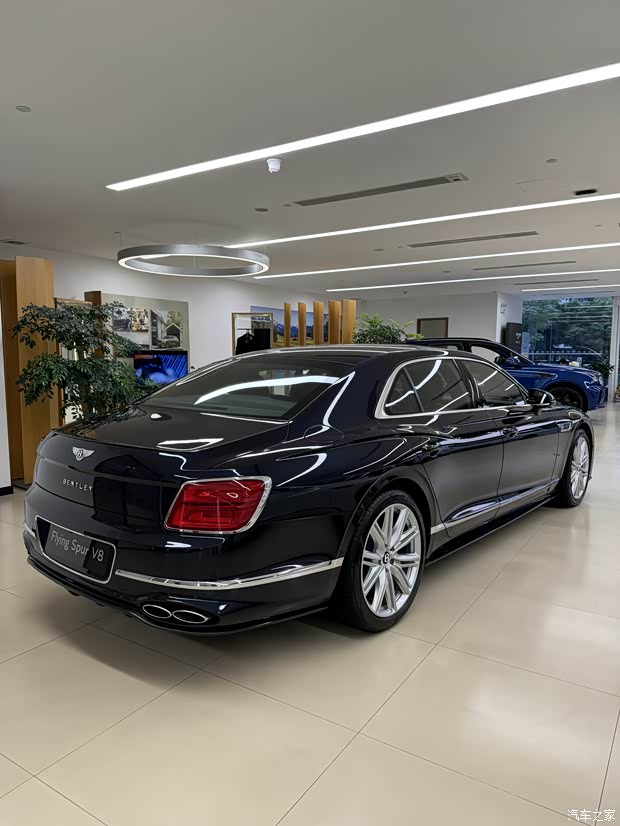 广州鸿粤宾利飞驰v8现车到店欢迎品鉴