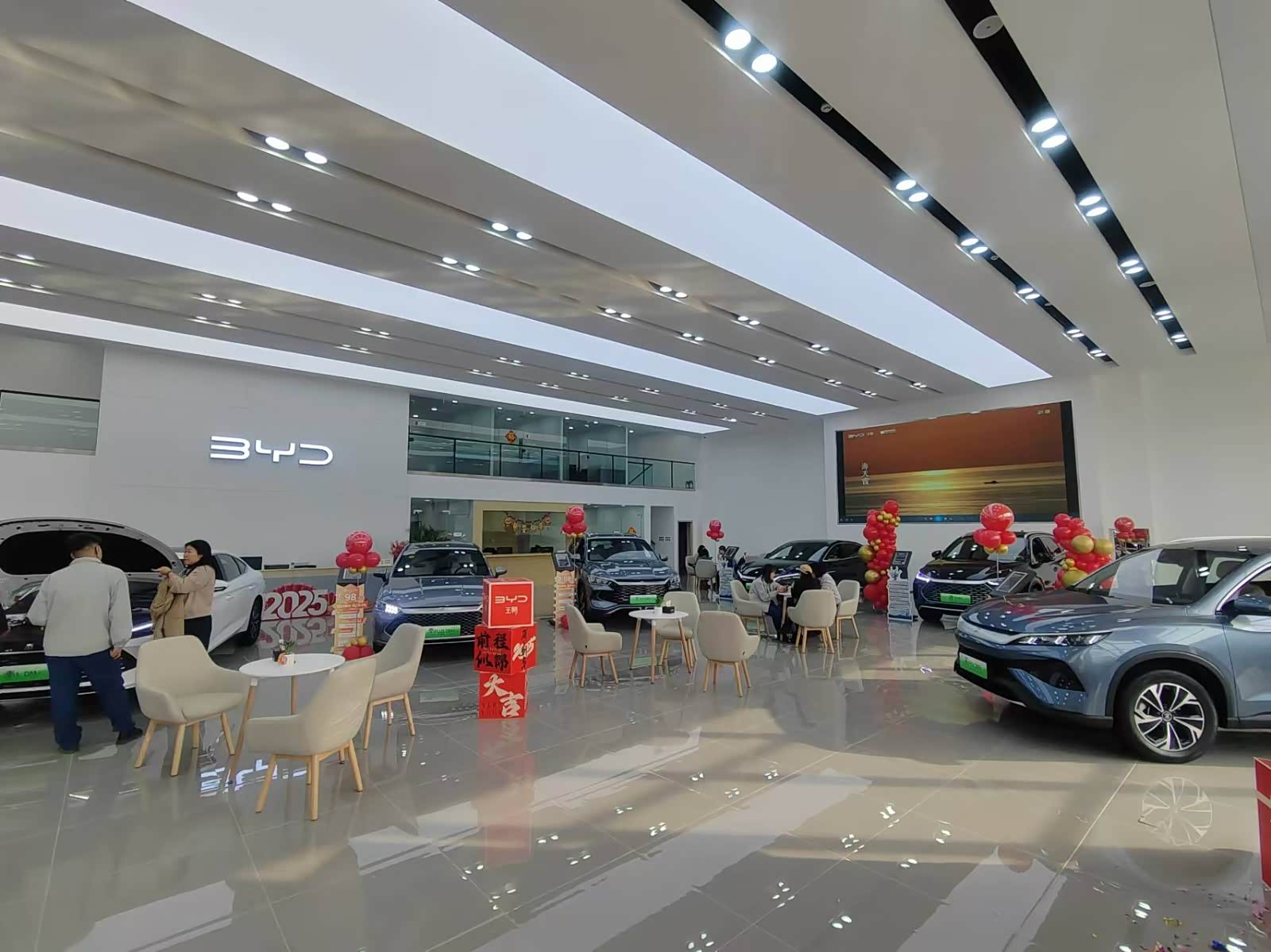 新车展示区