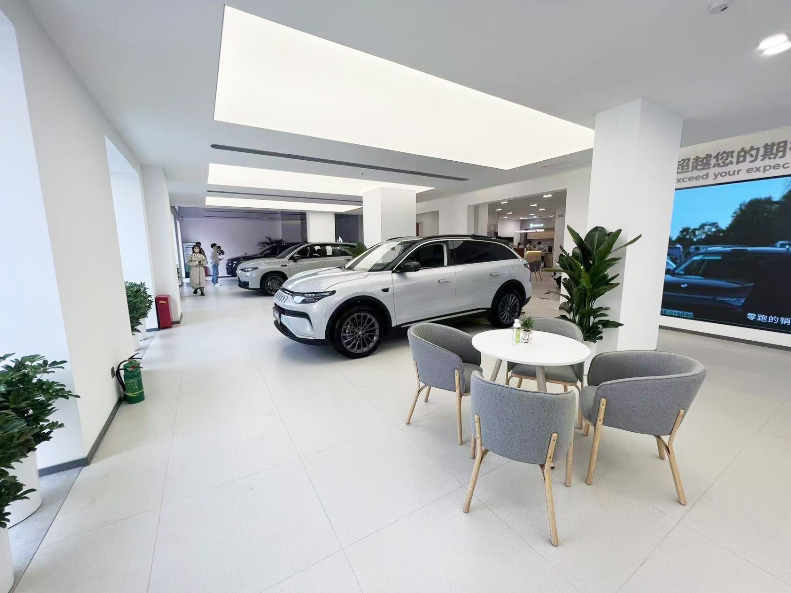 新车展示区