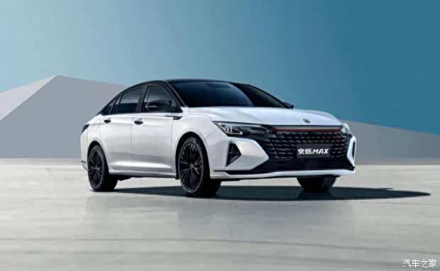 外观方面,2024款奕炫前脸采用大量"锋利"元素,侧面溜背式车身,营造的