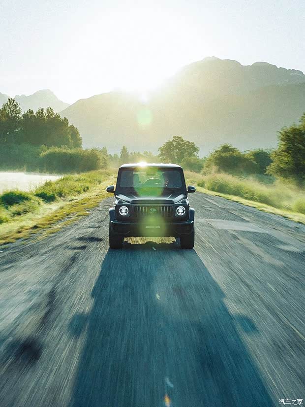 【山林追光 尽情驰骋_奔驰东莞中升星辉新闻资讯欢迎垂询4001756643】