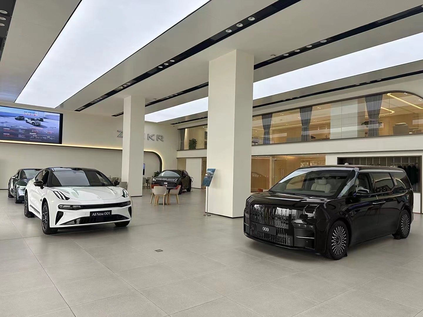 新车展示区