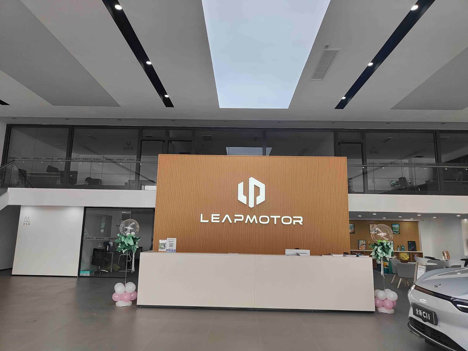 新车展示区
