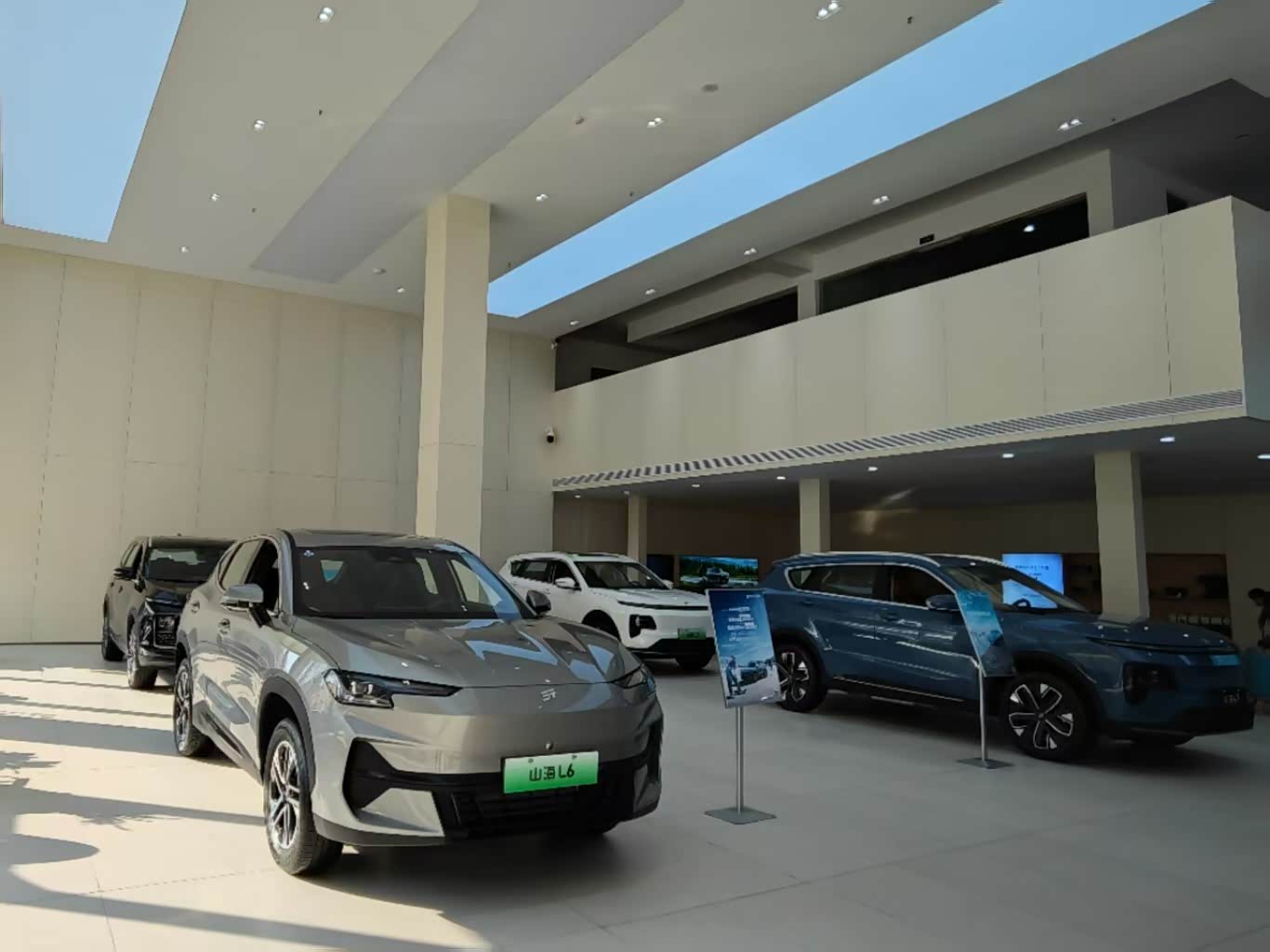 新车展示区