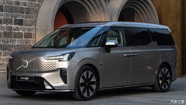 售价818万豪华mpv的新选择沃尔沃em90都有啥本事